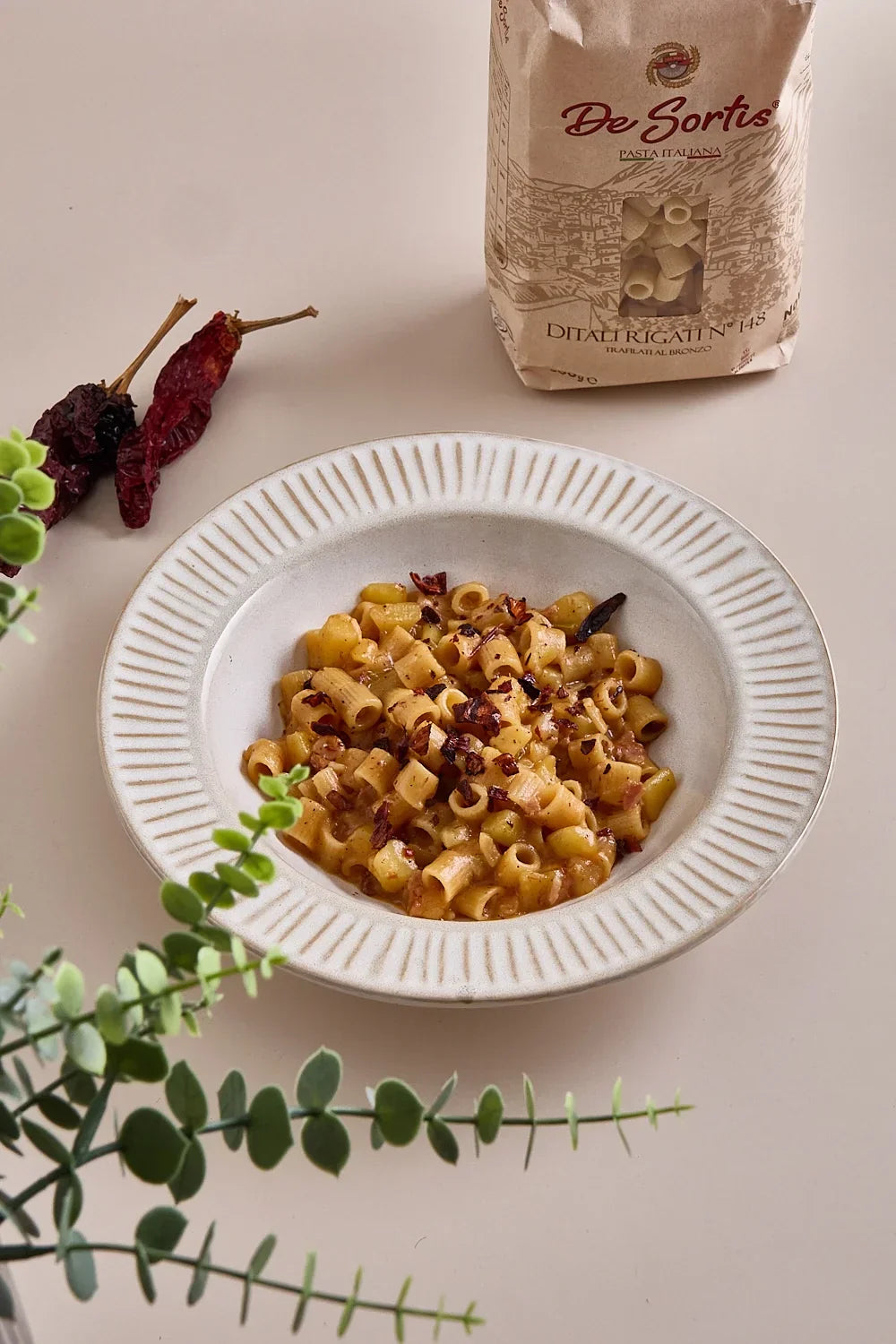 Pasta e patate con pancetta e peperoni cruschi