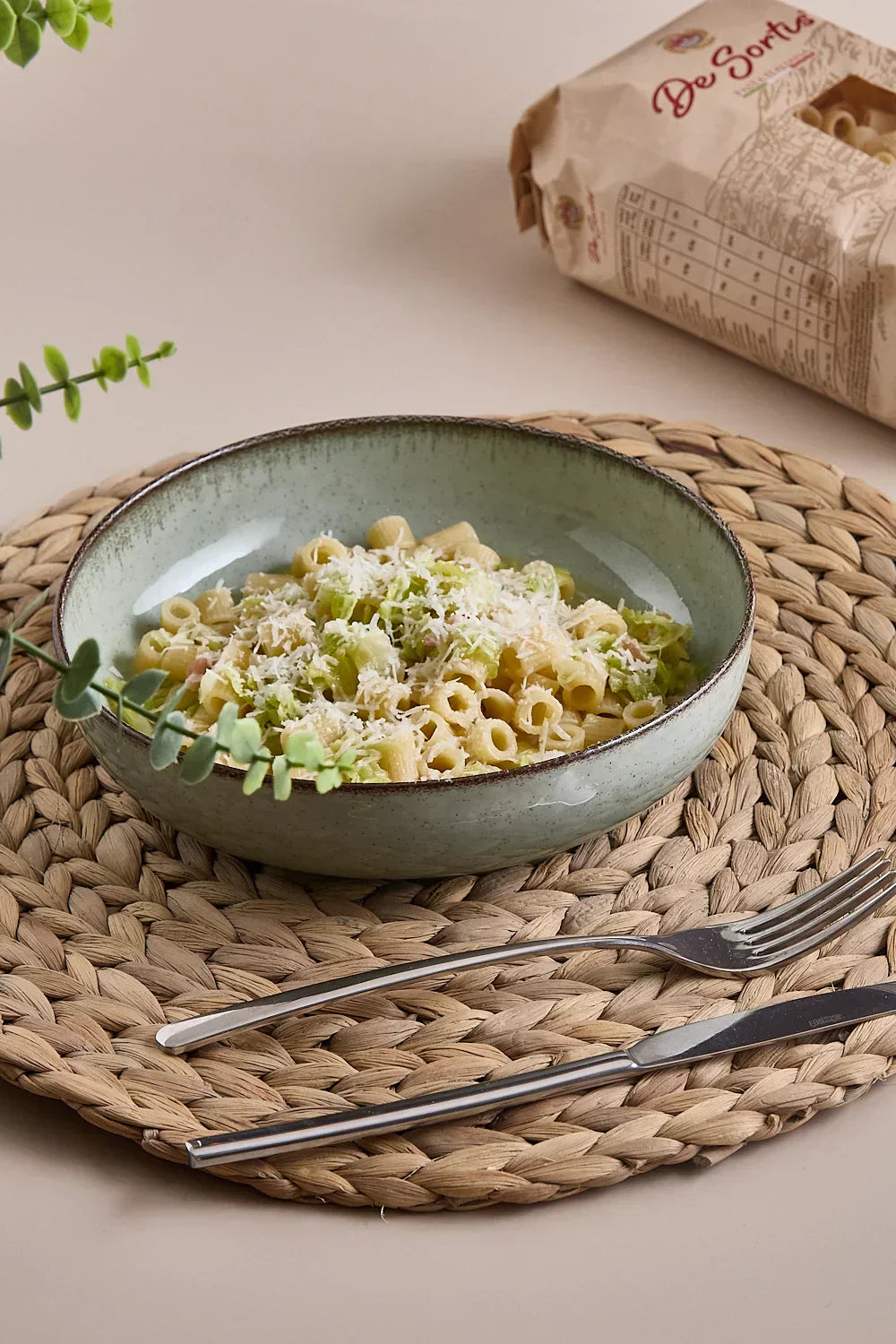 Ditali con verza, pancetta croccante e pecorino lucano