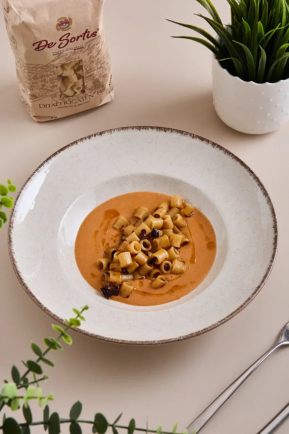 Ditali soffritti in vellutata di fagioli e olio al peperone crusco