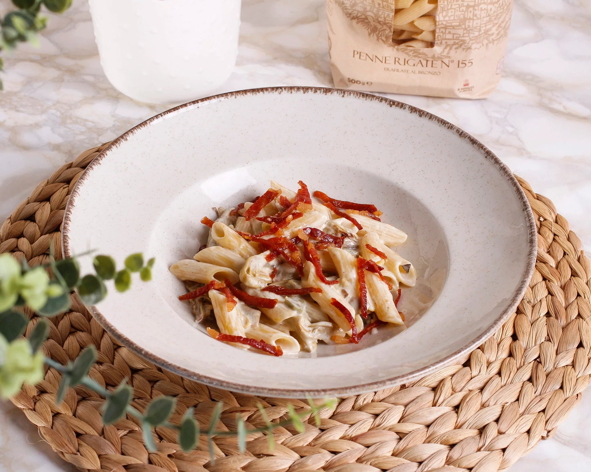 Penne with artichokes and goat cheese with crispy prosciutto 