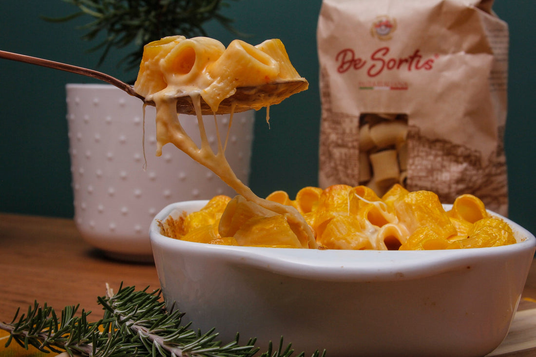 Mezze maniche al forno con zucca, salsiccia, besciamella alla zucca e provola affumicata