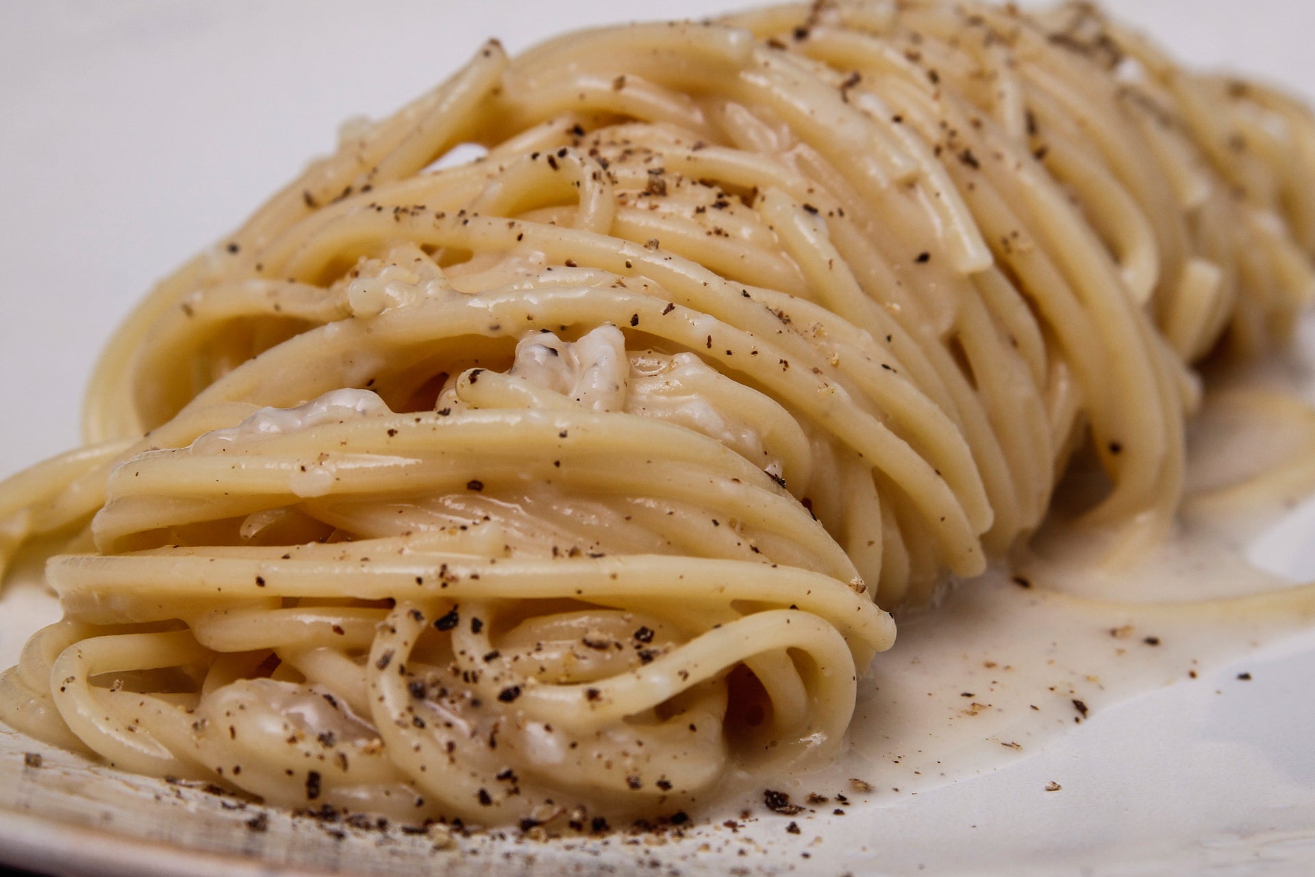 Spaghetti with cheese and pepper 