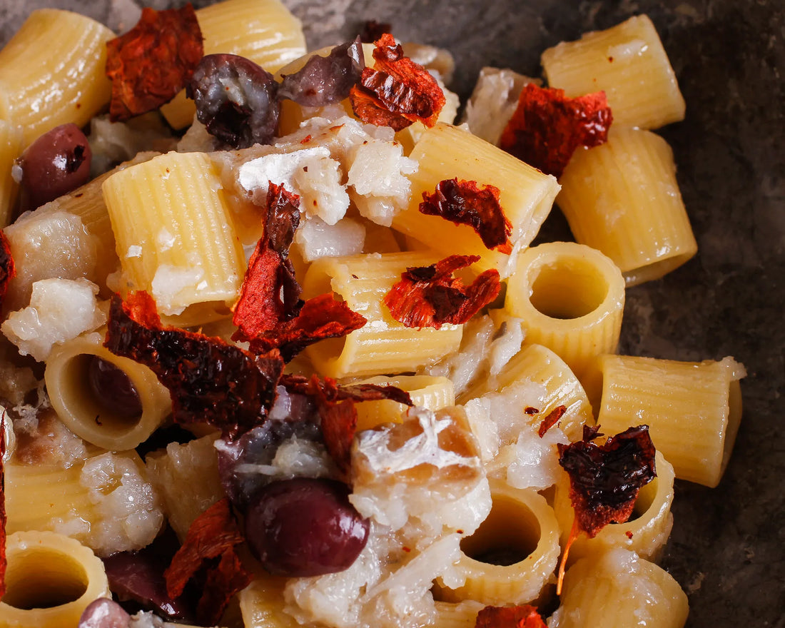 Mezze maniche al Baccalà con olive nere e peperone crusco