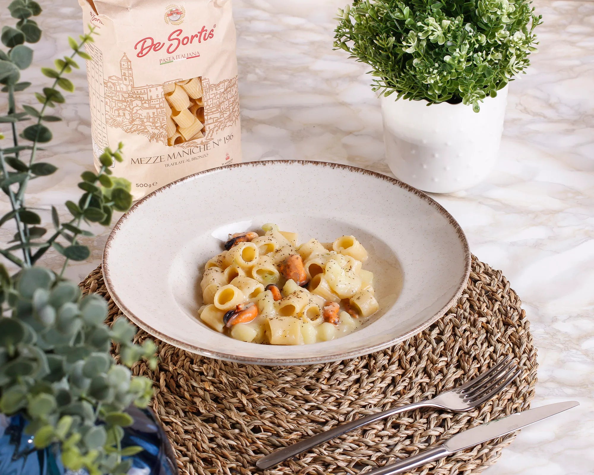 Pasta with potatoes and mussels 