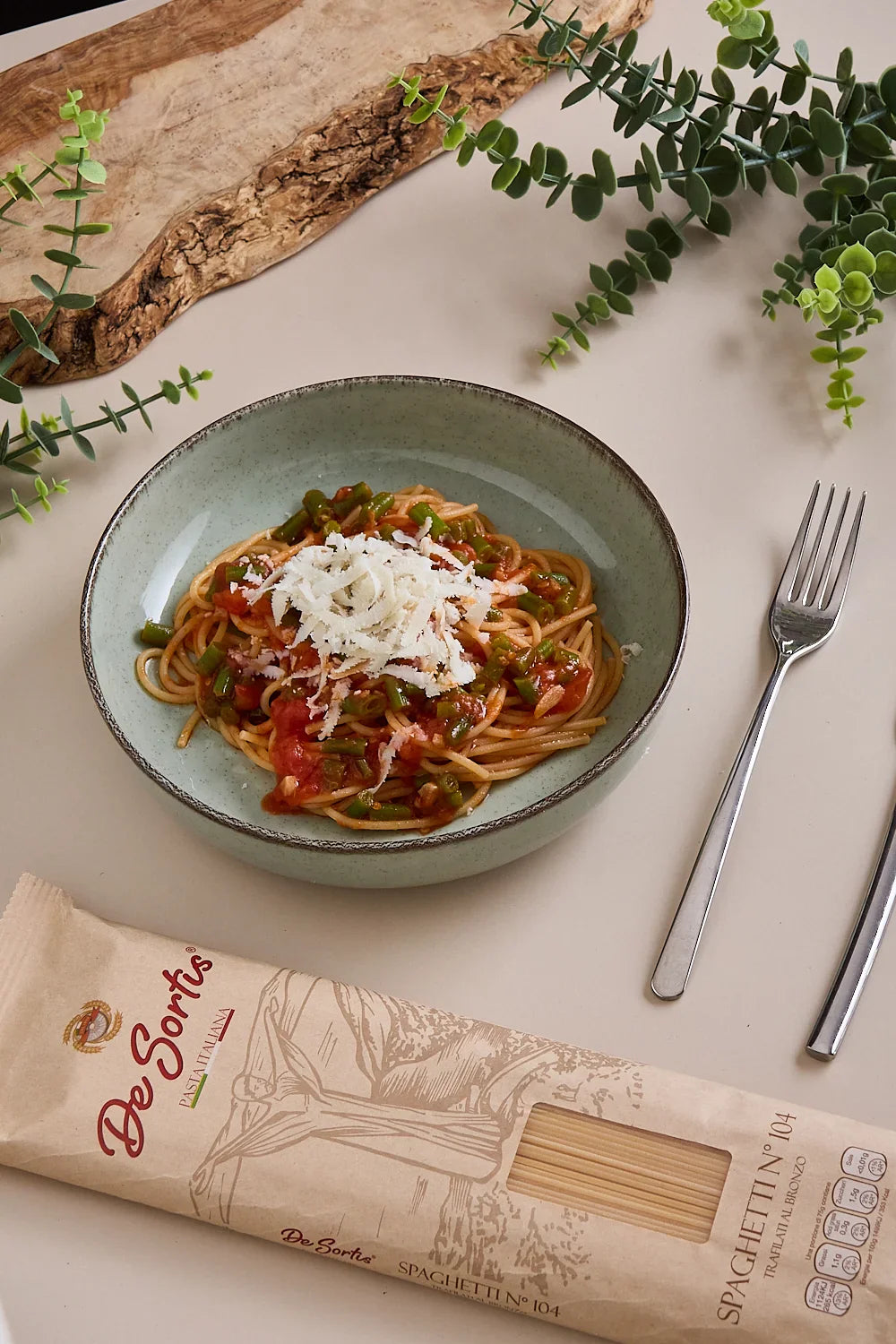 Spaghetti con fagiolini, pomodori e cacio ricotta