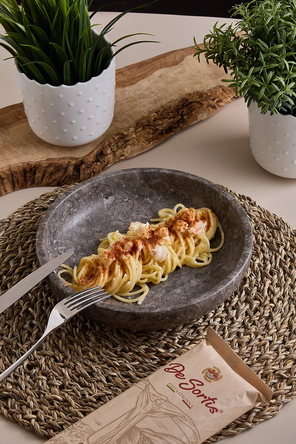 Spaghetti aglio e olio con gamberi mazzancolle, mascarpone e bottarga