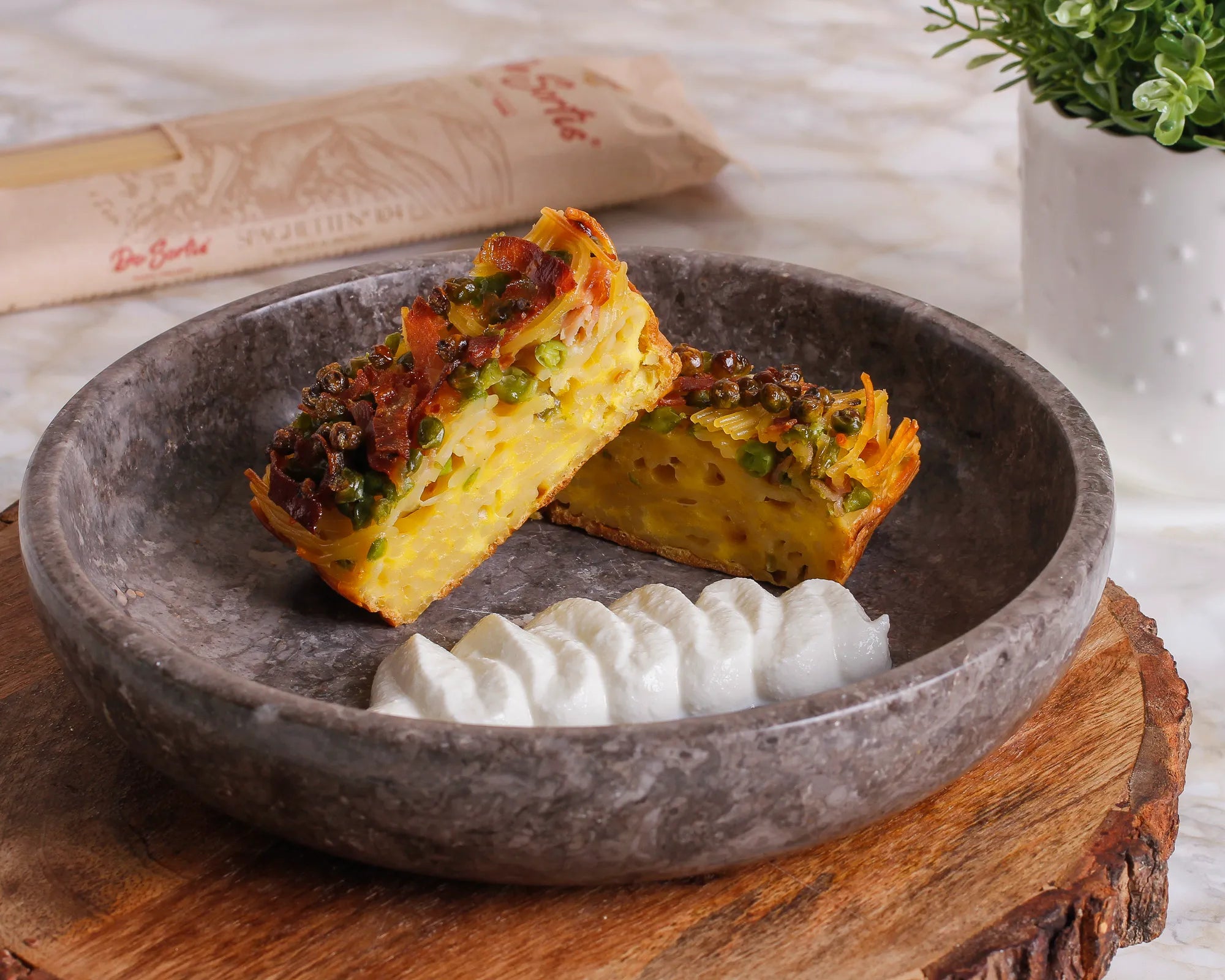 Baked spaghetti plum cake (eggs, ham and peas) with ricotta foam 