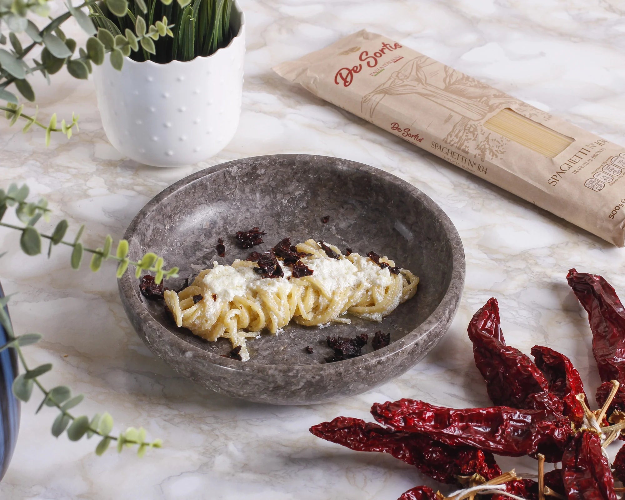 Spaghetti with garlic and oil, ricotta cheese and crusco peppers 