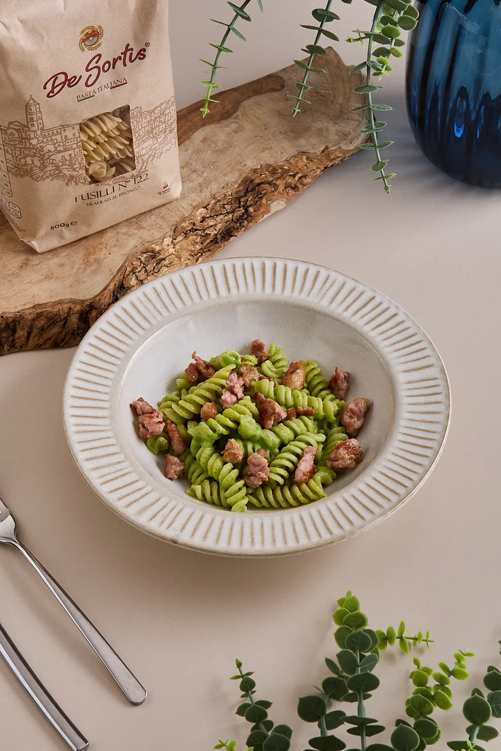 Fusilli in crema di zucchine e parmigiano con briciole di salsiccia fresca