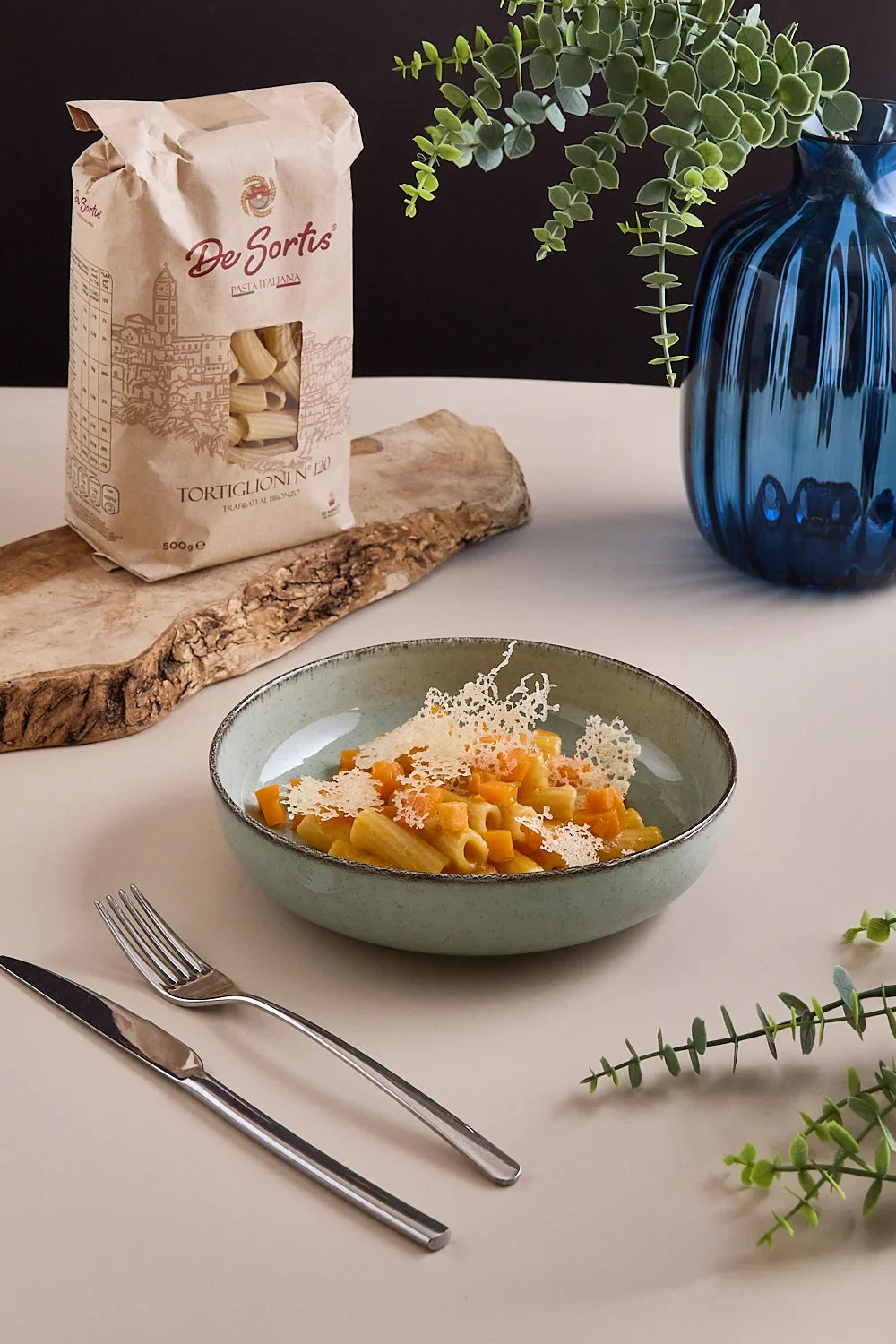 Tortiglioni alla zucca con chips croccanti di parmigiano