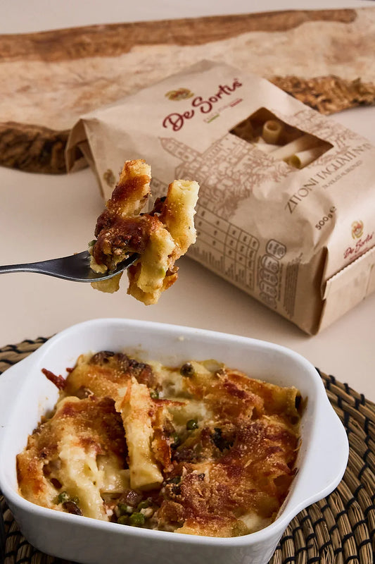 Sformato di ziti gratinati con porcini, caciocavallo, pancetta, piselli e besciamella ai porcini