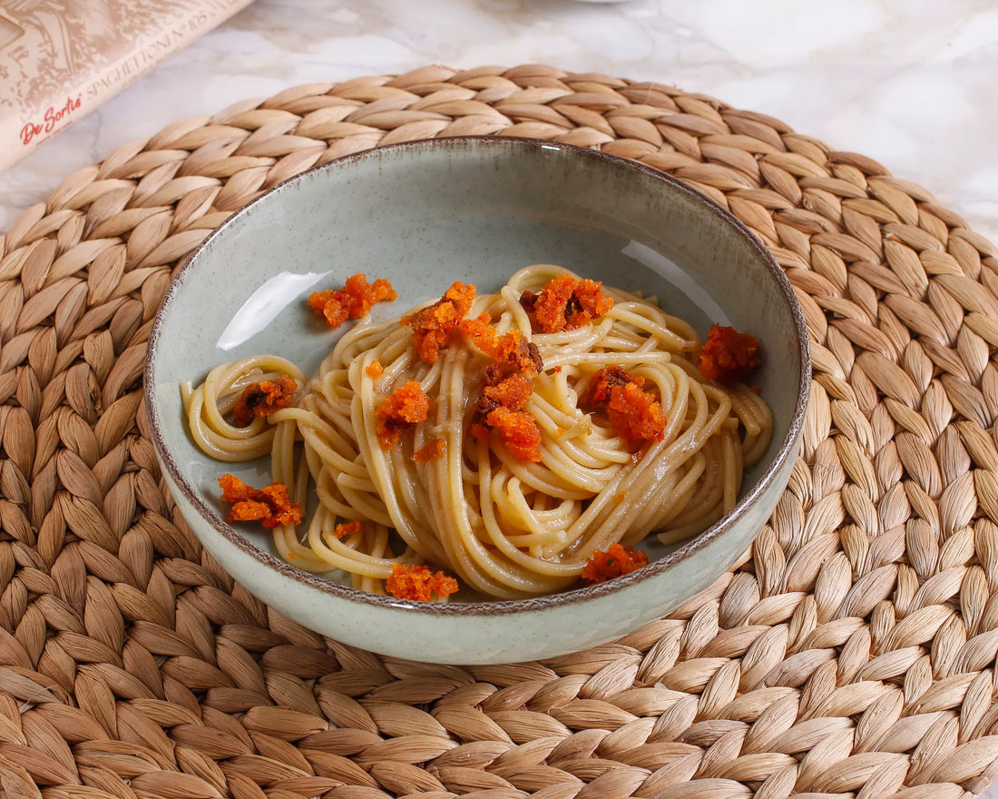 Spaghettoni alle alici con croccante di pane al pomodoro