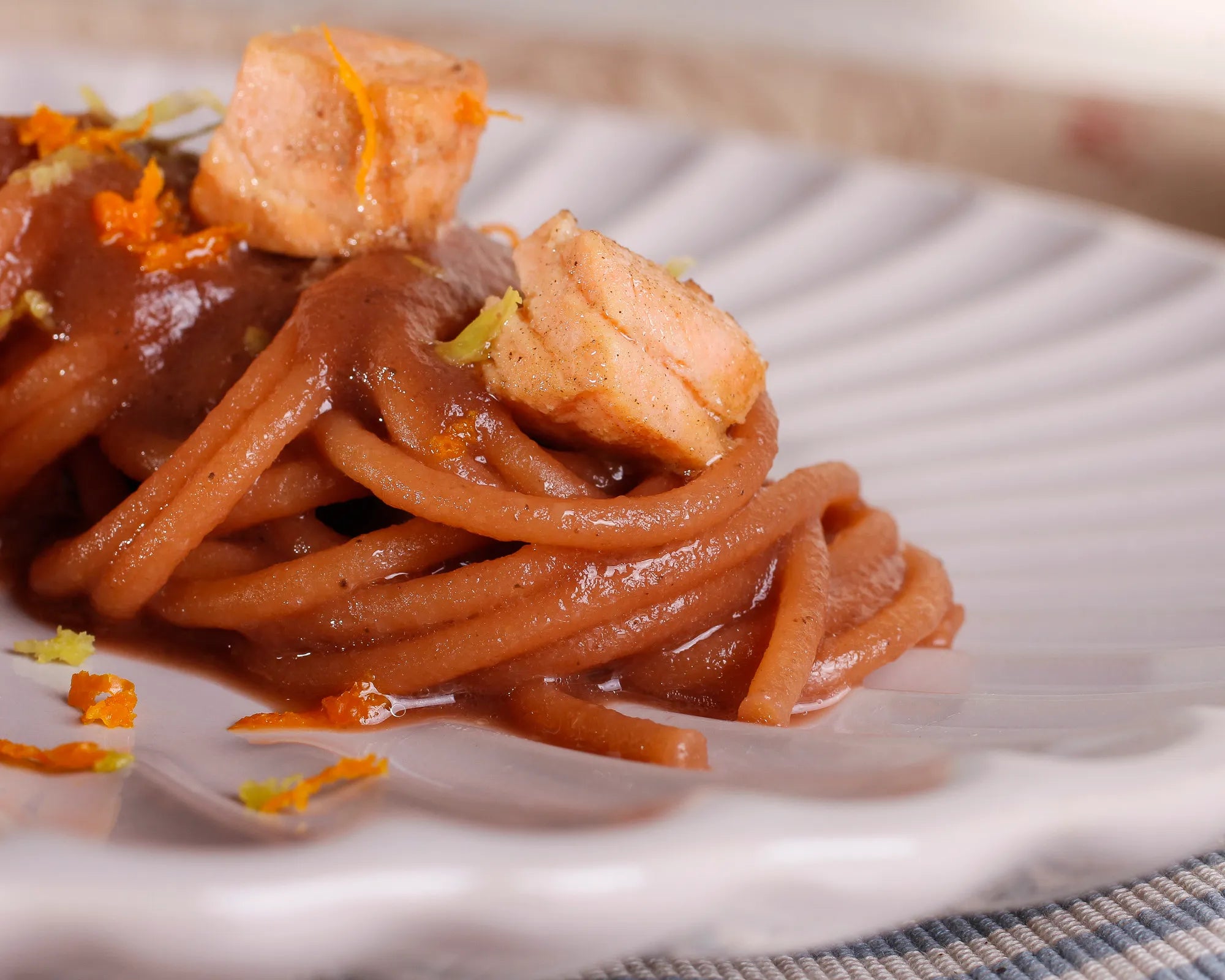 Spaghetti risotto in beetroot water with citrus-marinated salmon 
