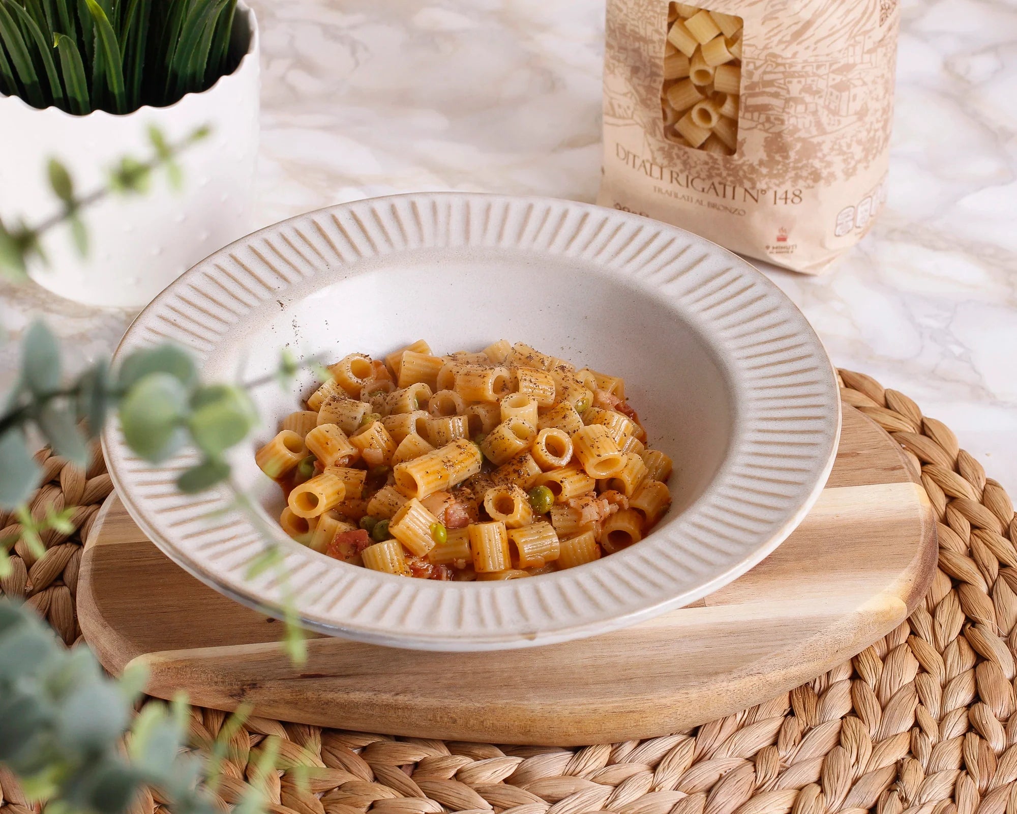Pasta and peas with bacon 