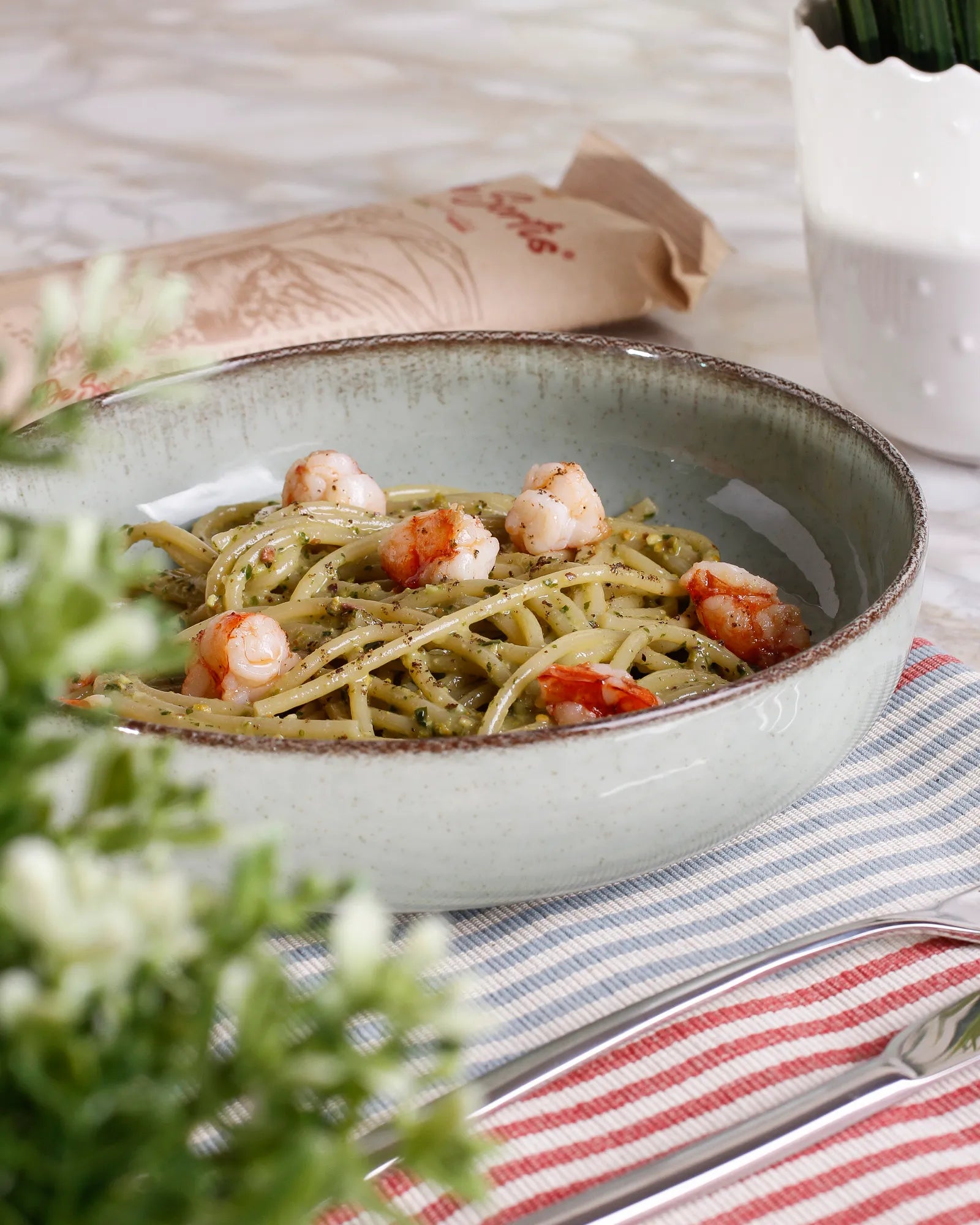 Spaghetti with pistachio and basil pesto and sautéed prawns 